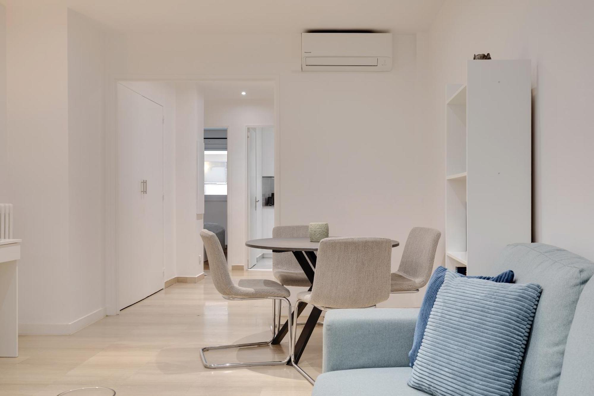 Newly Renovated Charming Downtown Apartment アンティーブ エクステリア 写真